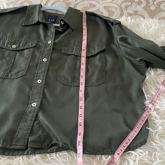 GAP Olive Green Cropped Utility Button Down Shirt Size M - Picture 5 of 9